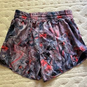 Lululemon Hotty Hot Short High Rise 4”